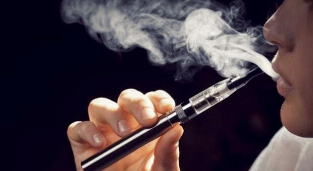 Sigarette elettroniche, lo studio americano: «Aumentano il rischio di depressione insieme al Thc»