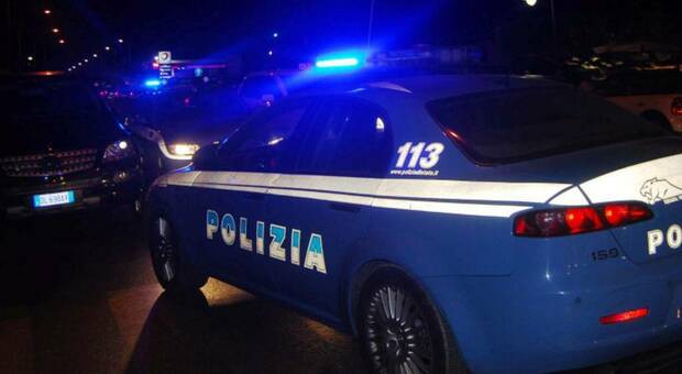Ancona, non si ferma all'Alt della polizia e viene inseguito nella notte. «Scusate, non vi avevo visto».
