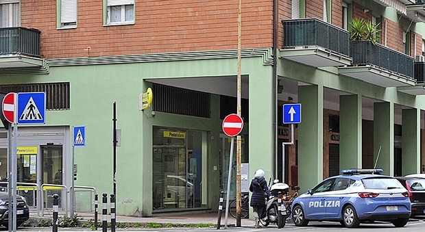 Pesaro, seconda rapina in due giorni alla stessa filiale Poste, bis dei banditi?