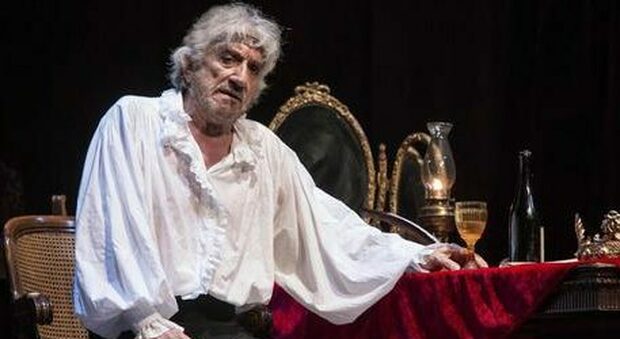 Gigi Proietti in un "Omaggio a Shakespeare" messo in scena al Globe Theatre di Villa Borghese
