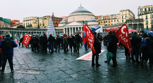 Sciopero a Napoli, sindacati in piazza per fisco e pensioni: «Vogliamo risposte»