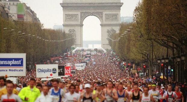 Covid, cancellata la Maratona di Parigi