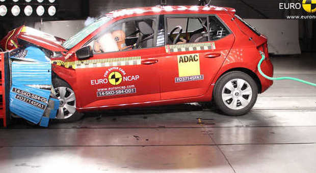 La Skoda Fabia durante il crash-test di EuroNCAP