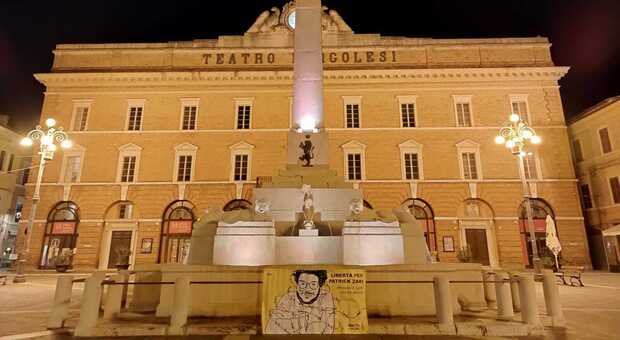 Jesi sta con Patrick Zaki, luce gialla sulla fontana dei leoni: «Sia libero di tornare a Bologna»