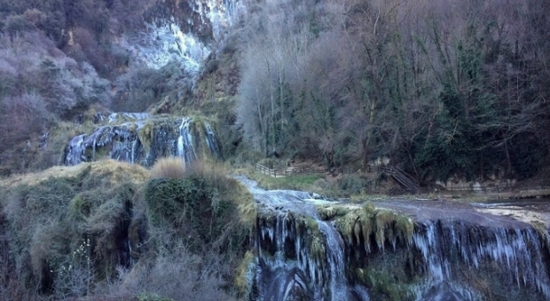 Spettacolo a Terni, ghiaccia anche la cascata delle Marmore