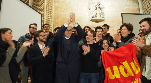 Maurizio Oliviero festeggia l'elezione a rettore