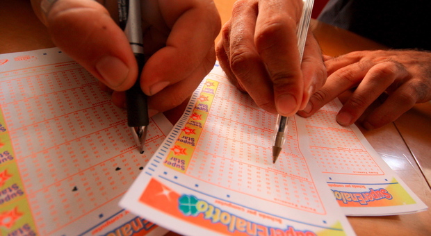 Lotto, vincita da 250.000 euro: ne aveva giocati sei