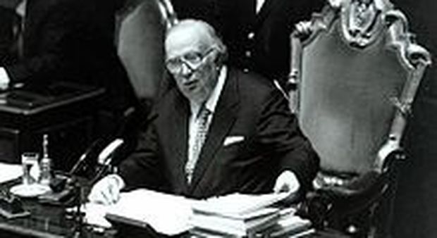 26 aprile 1982 Il premier Spadolini annuncia nuovi tagli di spese e aumenti fiscali