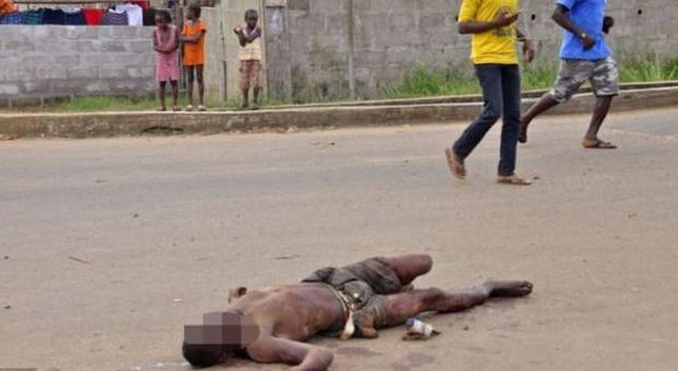 Ebola, panico in Liberia: cadaveri abbandonati in strada dalle famiglie