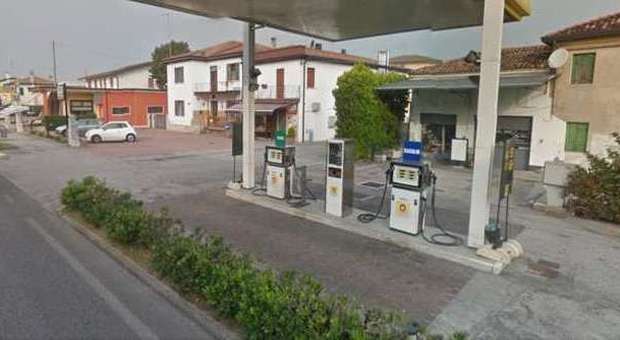 Crisi, un altro suicidio: benzinaio si impicca a 69 anni