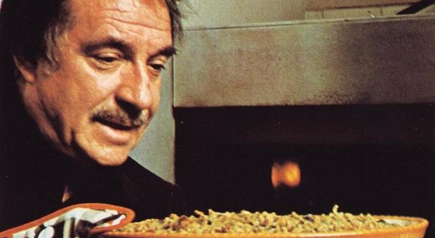 In cucina con Ugo Tognazzi: riscoperte le ricette inventate dal “cuoco prestato al cinema”
