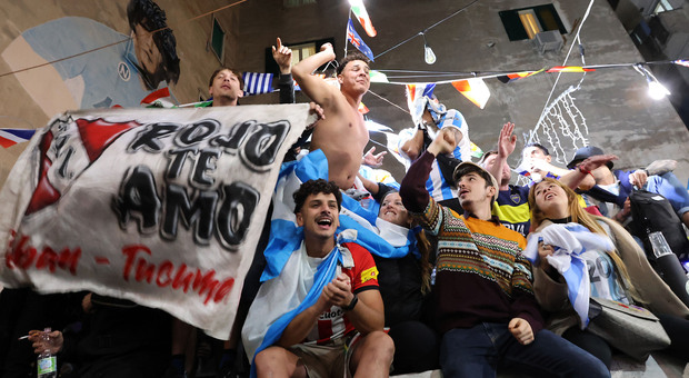 La festa per la vittoria dell'Argentina a Napoli