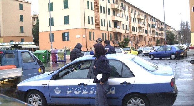 Roma, fa prostituire la madre per avere i soldi per la droga: incubo per una 55enne del Quarticciolo