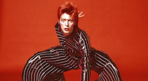 Foto inedite, talk show e concerti: l'omaggio di Salerno a David Bowie