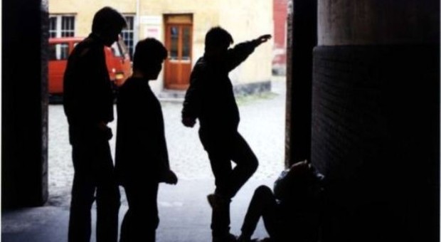 Roma, baby gang pesta un anziano: «Ci stavamo annoiando»