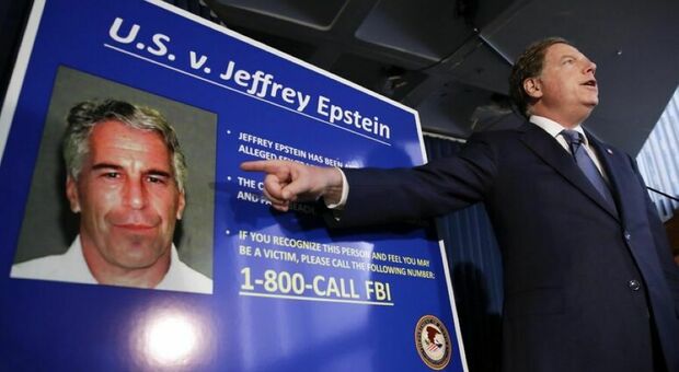 Epstein, diffusa la lista degli oltre 150 "contatti": dal principe Andrea a Trump e Clinton, «ma non erano clienti»