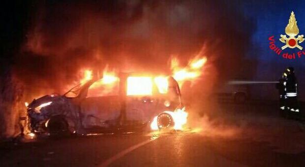 Incendio di tre auto a Gaeta