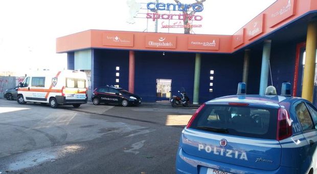 Cesaro sfrattati, la polizia libera il centro sportivo a Sant'Antimo