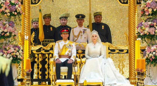 Brunei, il matrimonio da sogno del principe influencer: 10 giorni di festa, la sposa borghese, l'abito e gli invitati (anche William e Kate)