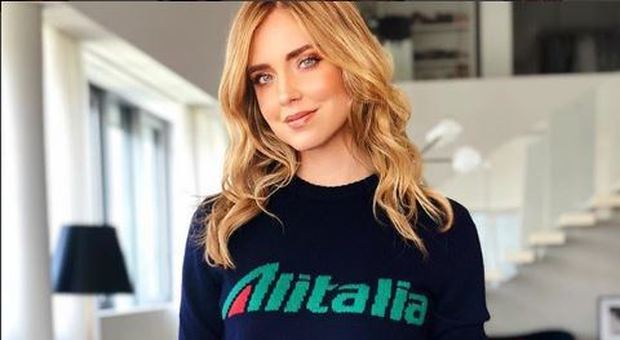 Alberta Ferretti, dopo i giorni della settimana arriva la capsule collection con il logo Alitalia