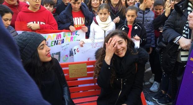 Violenza sulle donne, a Portici la panchina rossa dedicata a Teresa Buonocore