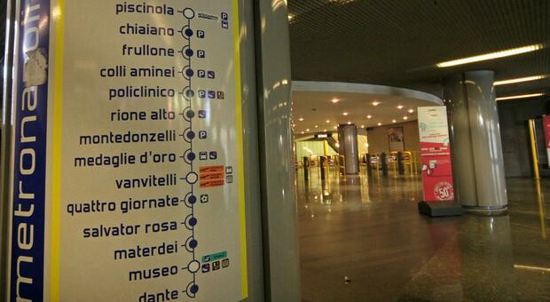 Metropolitana di Napoli, guasto sulla linea 1 e treni fermi dalle 11