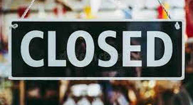 Negozi chiusi per colpa dello shopping on line: 278 negozi di vicinato hanno chiuso in 5 anni