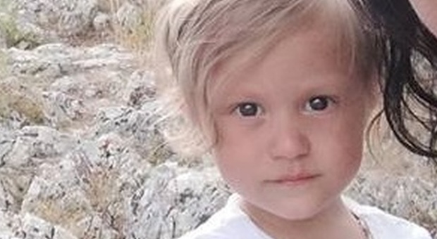 Letizia, 2 anni, muore soffocata da un wurstel a casa della nonna