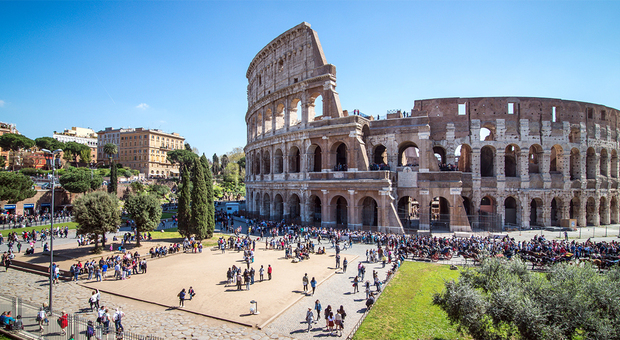 Allarme bomba al Colosseo: zaino sospetto abbandonato
