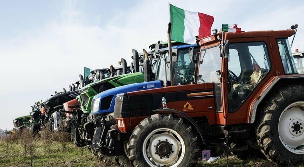 Quanto vale il "partito" dei trattori? I sondaggisti: la mobilitazione porta voti, favorevoli più di due italiani su tre