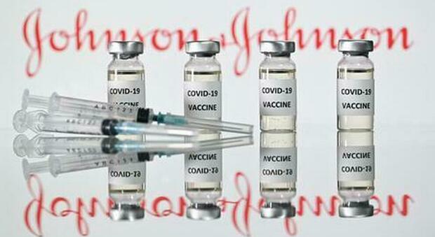 Vaccino Johnson&Johnson, l'Ema non impone limiti: «Benefici superano rischi, trombosi eventi rari»