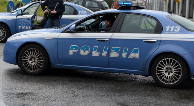 Napoli, rivendono cellulare rubato: due arresti per ricettazione aggravata