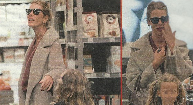 Alessia Marcuzzi fa spese al supermercato con la figlia Mia