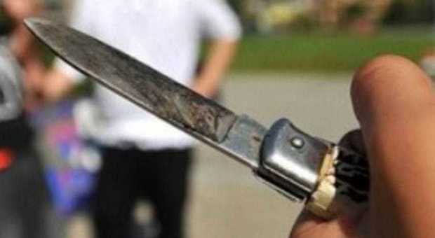 Napoli choc, sequestrato coltello a bimbo di 10 anni in una scuola