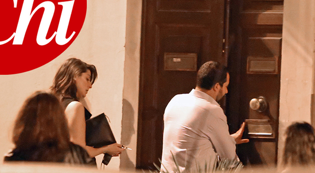 Matteo Salvini ed Elisa Isoardi entrano nella loro nuova casa nel centro di Roma