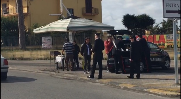 Addio carciofi arrostiti in strada: blitz dei carabinieri per la salute dei cittadini