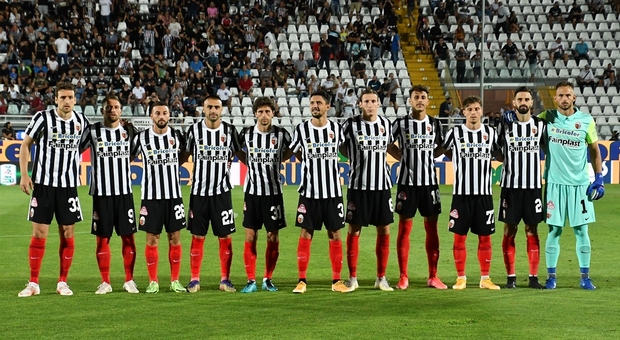 Ascoli, buona la prima: gol di Bidaoui, Cosenza piegato 1-0 al Del Duca all'esordio in campionato