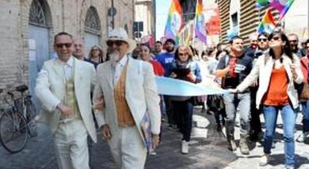 Nozze gay annullate dal tribunale Fausto e Elwin presentano il ricorso