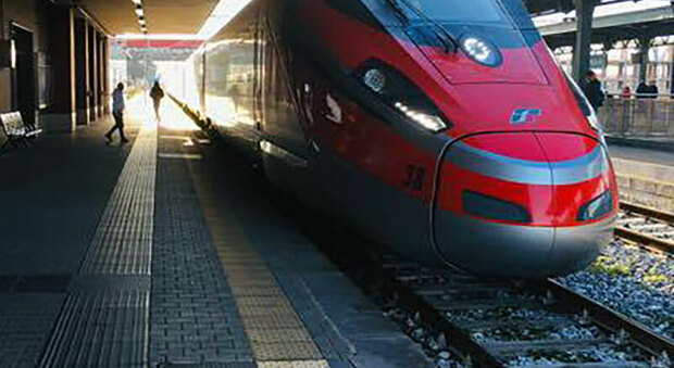 Trenitalia va incontro ai pendolari campani: «Servizi aggiuntivi per il rientro a casa»
