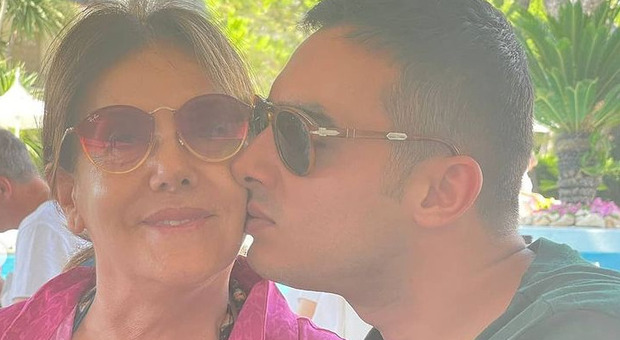 Gf Vip, Nicola Pisu e il commovente incontro con la mamma Patrizia Mirigliani: «Grazie per avermi salvato la vita»