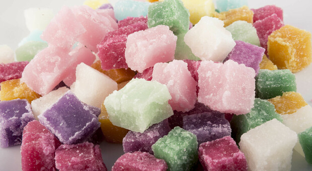 Snacks vietati in Gran Bretagna, stop alla vendita dal 2022: «Guerra agli zuccheri»