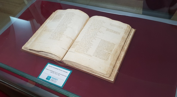 Dante e Montecassino, in mostra il Codice 512: l'antico manoscritto con le tre cantiche