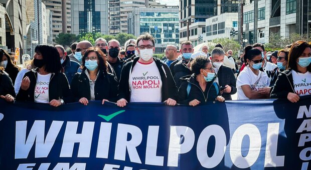 Whirlpool Napoli, vite sospese: «Ora vogliamo ripartire»
