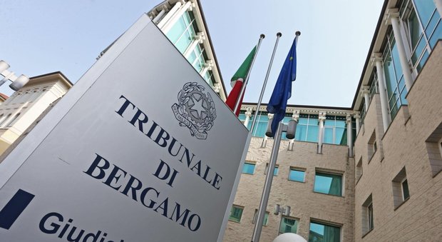 Bergamo, processo Bossetti, rissa davanti al Tribunale durante l'udienza