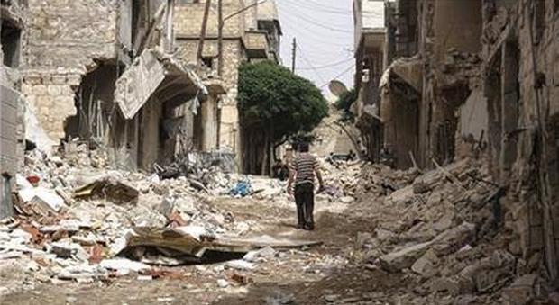 Aleppo, tregua di 8 ore per evacuare feriti e malati: pausa umanitaria il 20 ottobre