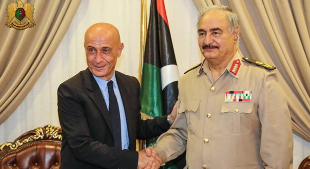 Libia, incontro segreto fra Minniti e Haftar