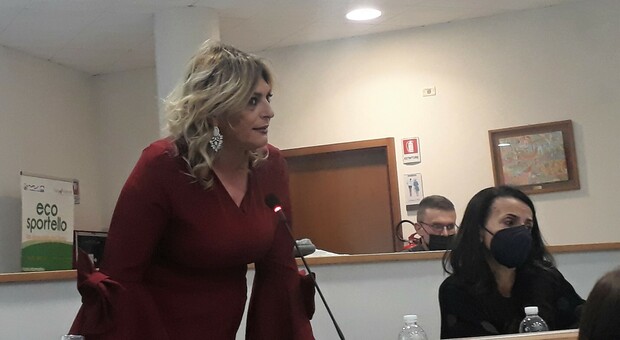 Luciana Barlocci, la consigliera è stata invitata dal sindaco a lasciare la riunione di maggioranza ed è scattata la polemica