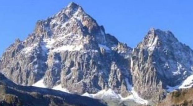 Tre alpinisti morti sul Monviso "Sono caduti insieme"
