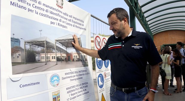 Salvini annuncia il tour per l'Italia: «E Ferragosto a Castelvolturno»