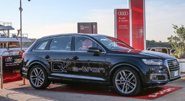 L'Audi Q7 e-tron in Costa Smeralda